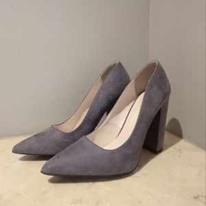 Gray block heeled shoes